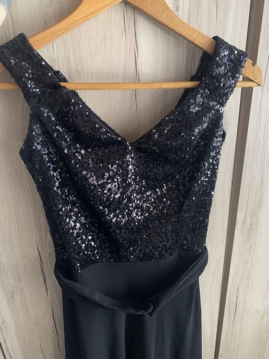 Официална дамска рокля.