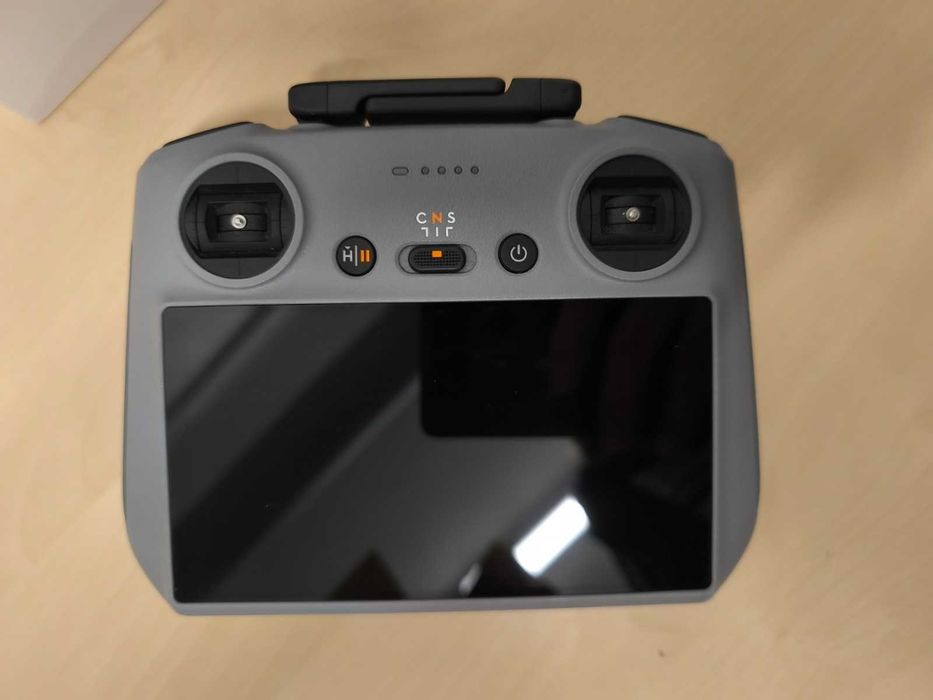 Drona DJI Air 3 + telecomandă + 1 baterie