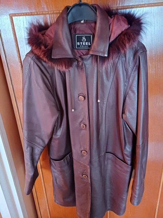 Haină din piele cu glugă culoare vișinie