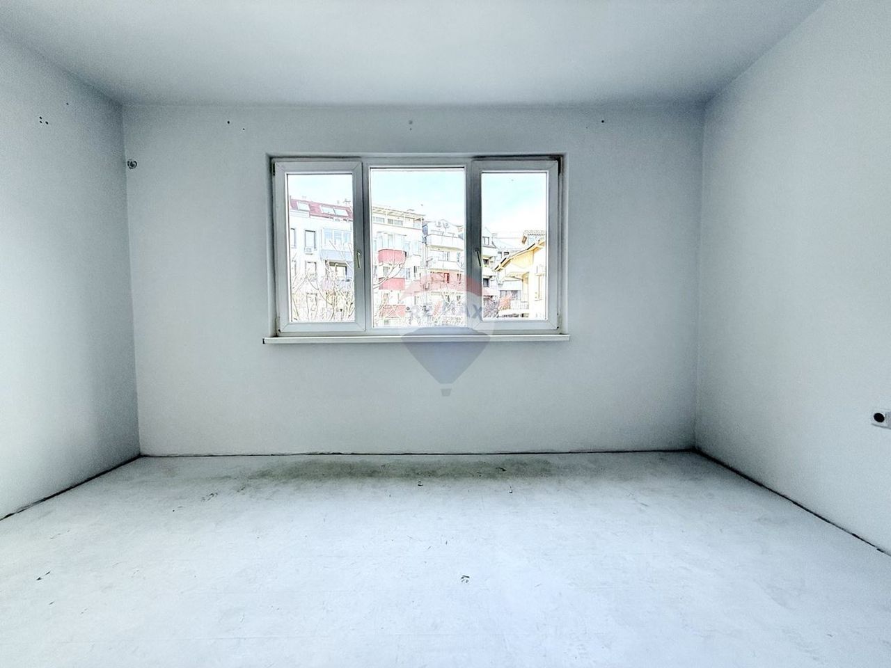 Продава се Тристаен апартамент в Варна, Спортна зала - 75 кв.м за 2374 €/кв.м - Снимка #10