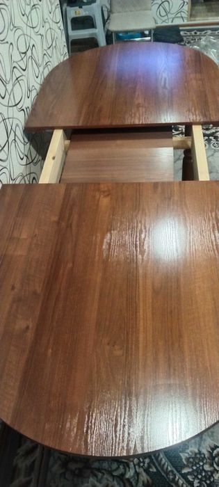 Продам обеденный стол .,торг, срочно хороший торг.  55 тыс