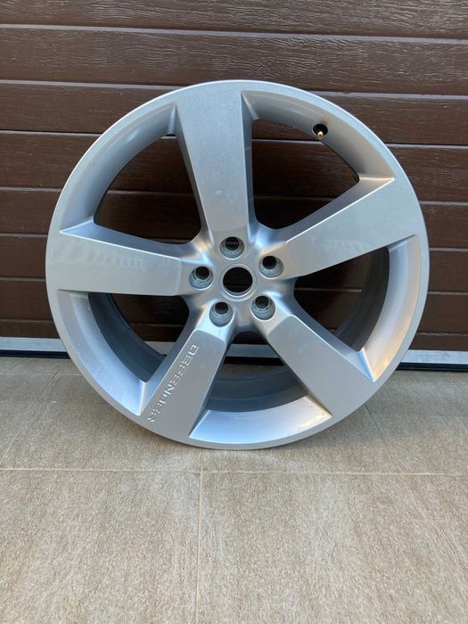 Land Rover Defender R22 - 1 buc. Janta Defender R22 (L8BD1007AD)