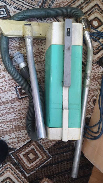 Пылесос рабочий, ретро