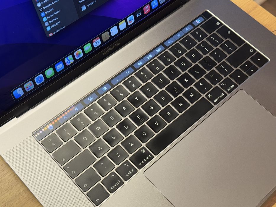 MacBook Pro 15" 2018 16GB/ 512SSD / i7  A1990