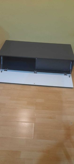 comoda TV                                                   ,