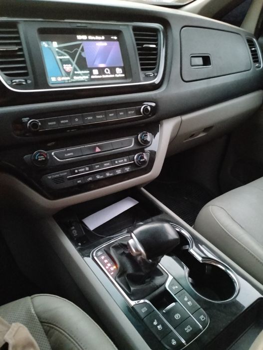 Kia karnival 2019 yil eng fuli
