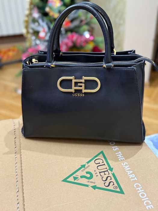Елегантна чанта Guess