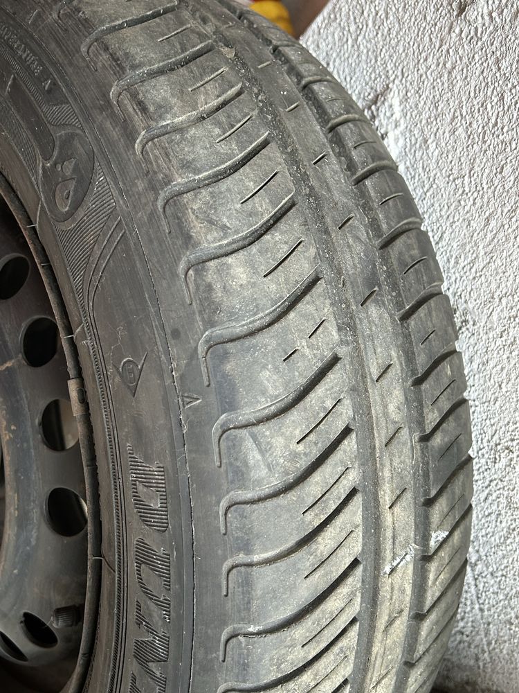 Гуми Dunlop 175/70/13  2бр.