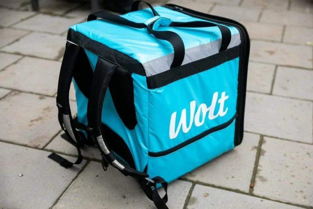 Продам куоьерскую термо сумку Wolt
