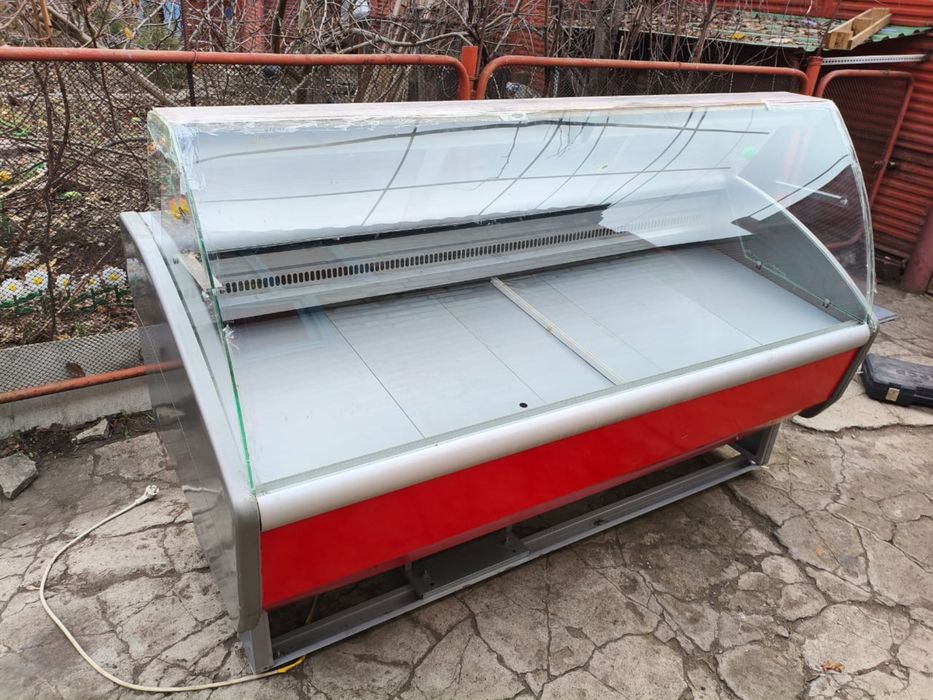 Продам холодильную витрину б/у