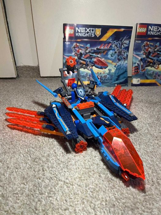 LEGO NEXO KNIGHTS - Avionul Falcon Blaster al lui Clay 70351