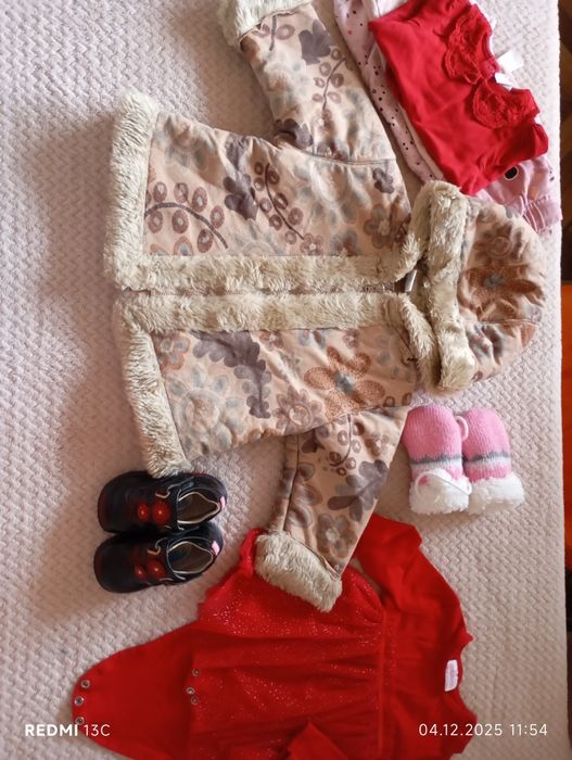 Lot haine pentru fetiță