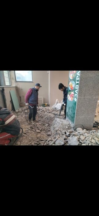 Демонтаж стена стяжки кафель