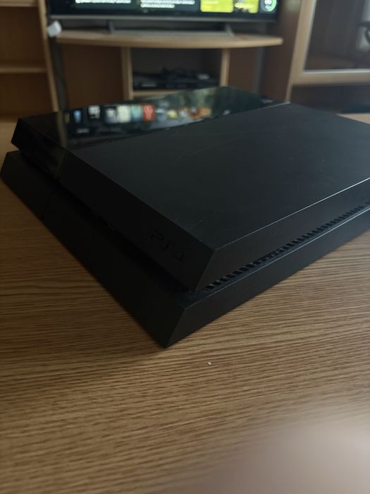 Playstation 4 - 1Tb/ Maneta noua/ 2 jocuri