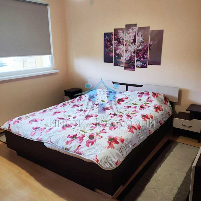 Тристаен, Шумен, Център