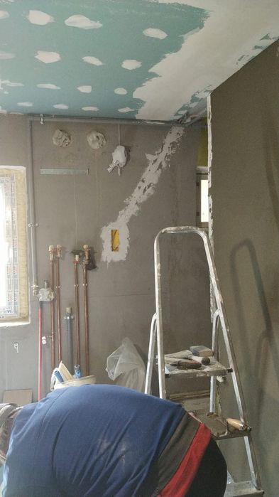 Executam renovări interioare