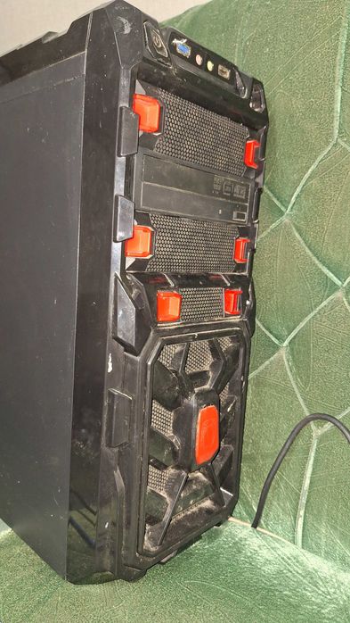 системный блок 4 ядерный core i5 2310, 4Gb озу, SSD 32Gb и HDD 320Gb