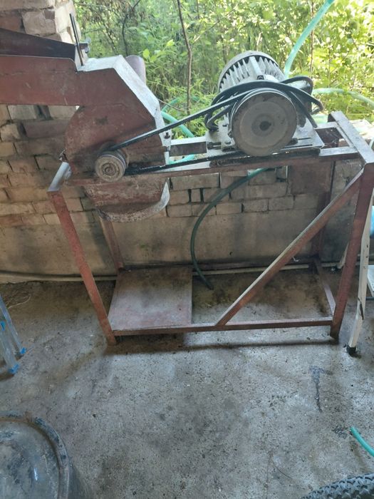 фуражомелка трифазна