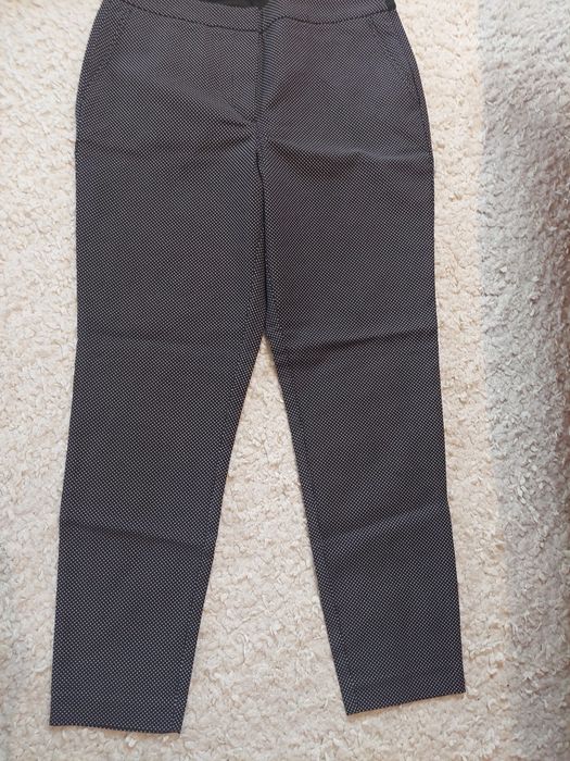 Pantaloni de dama, noi nepurtati