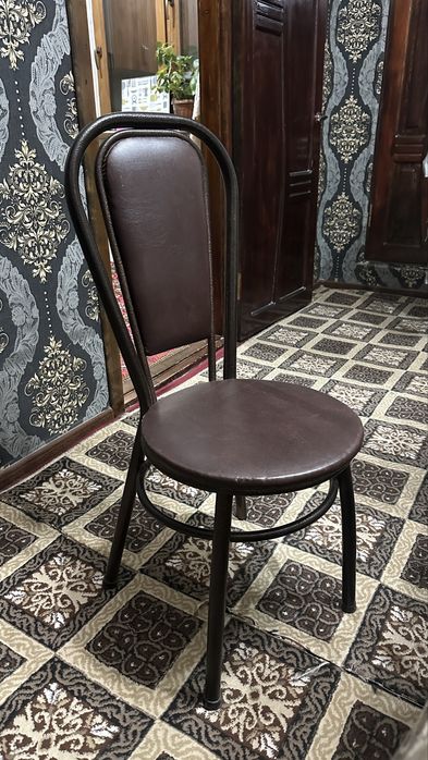 Продаю стулья (10 шт.) подходят для кафе, столовой и офиса