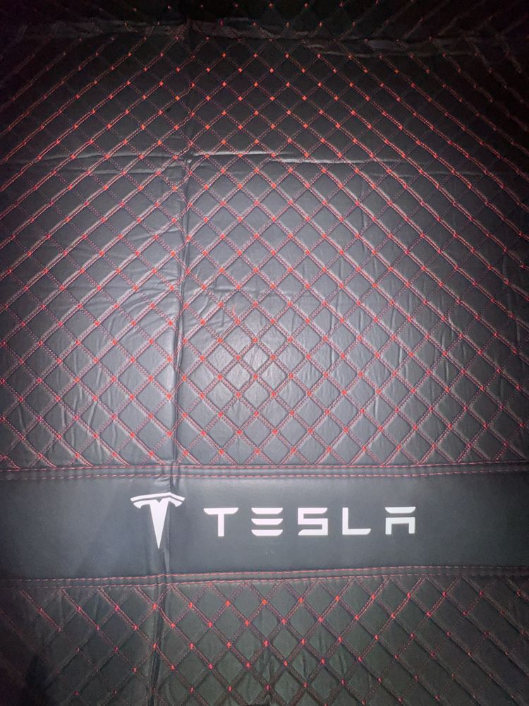 Tesla богаж полик