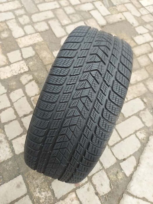 O bucată 285/45 R21 M+S iarnă - una Pirelli Continental