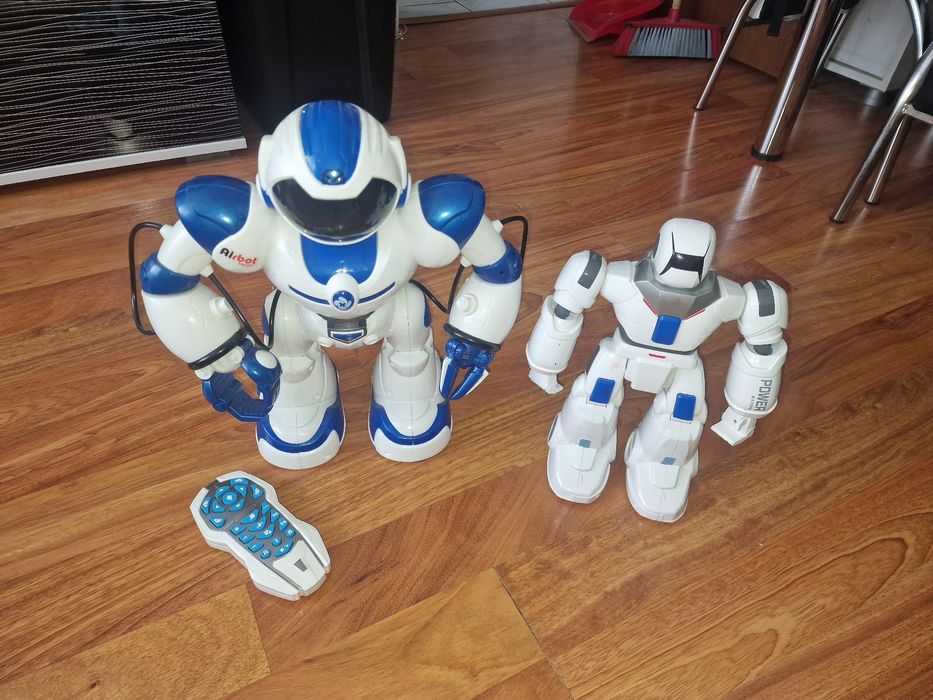 Roboti cu telecomanda si Ursuletul povestitor