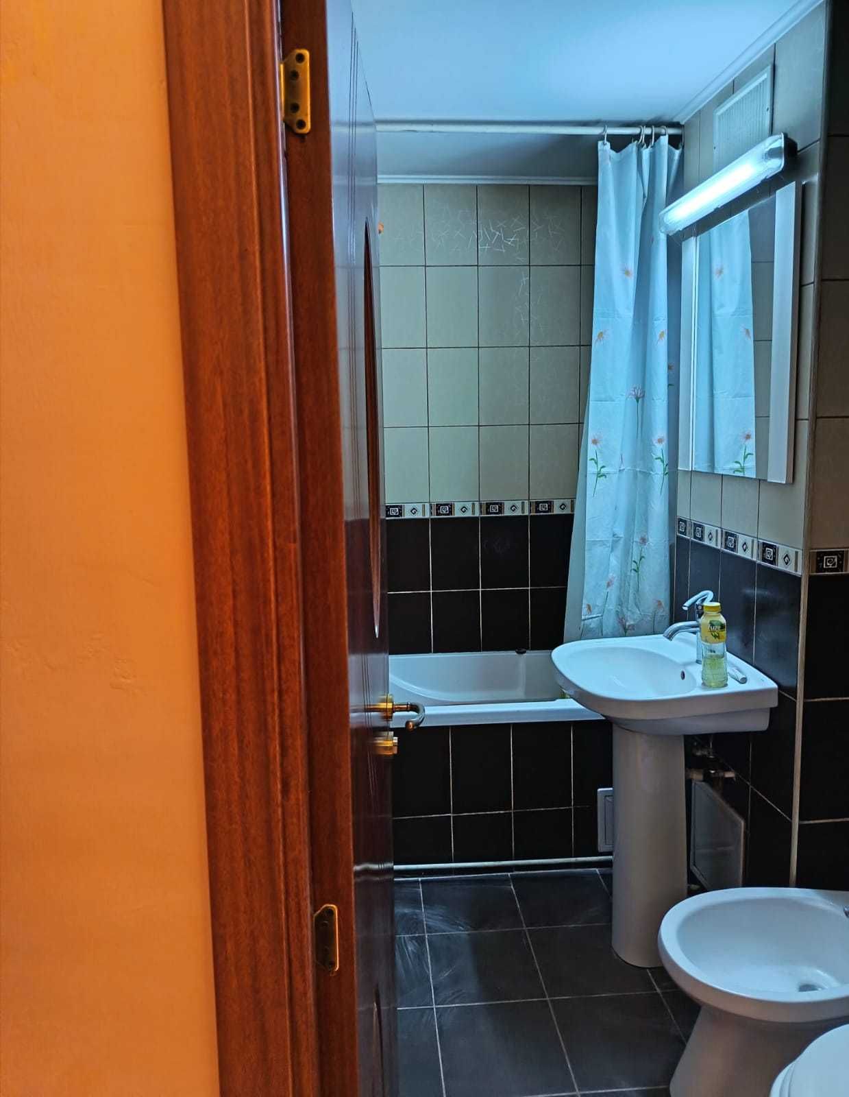 Vand apartament 3 camere, decomantat, etaj 3