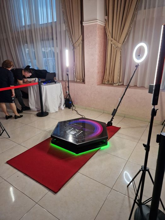 De inchiriat-Platforma 360 Video Booth!
