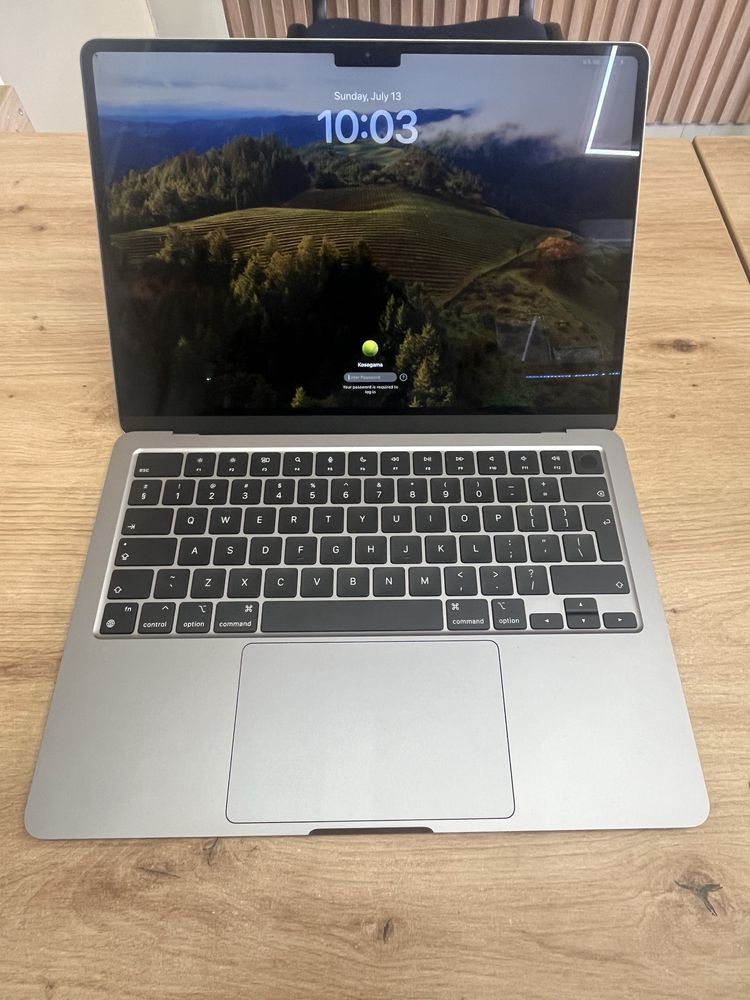 Macbook Air M2 256GB 5 цикъла Гаранция