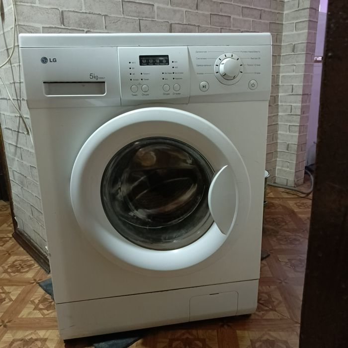 Стиральная машина LG в хорошем состоянии