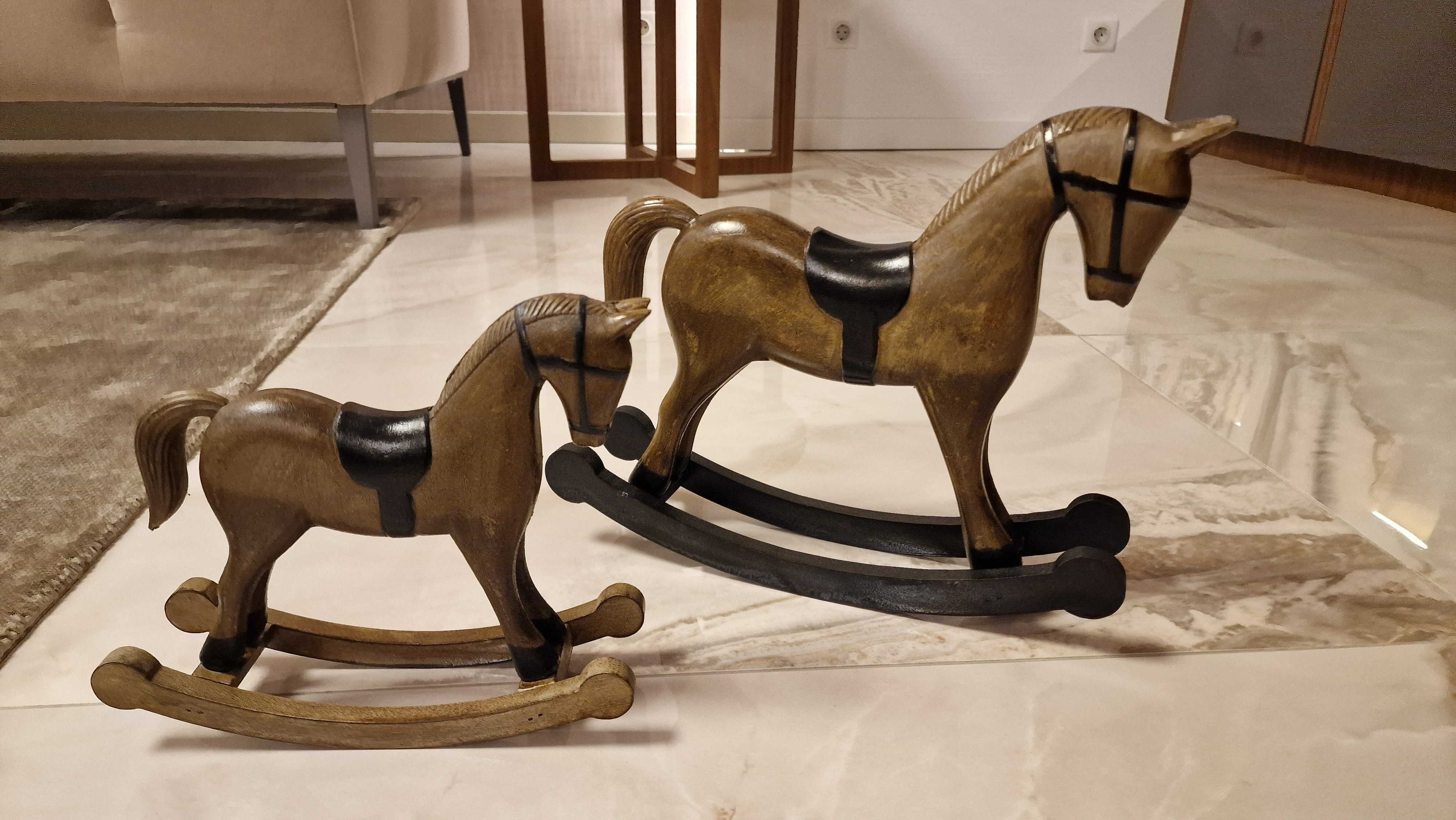 Дървени люлеещи коне–два размера, старинен ефект.