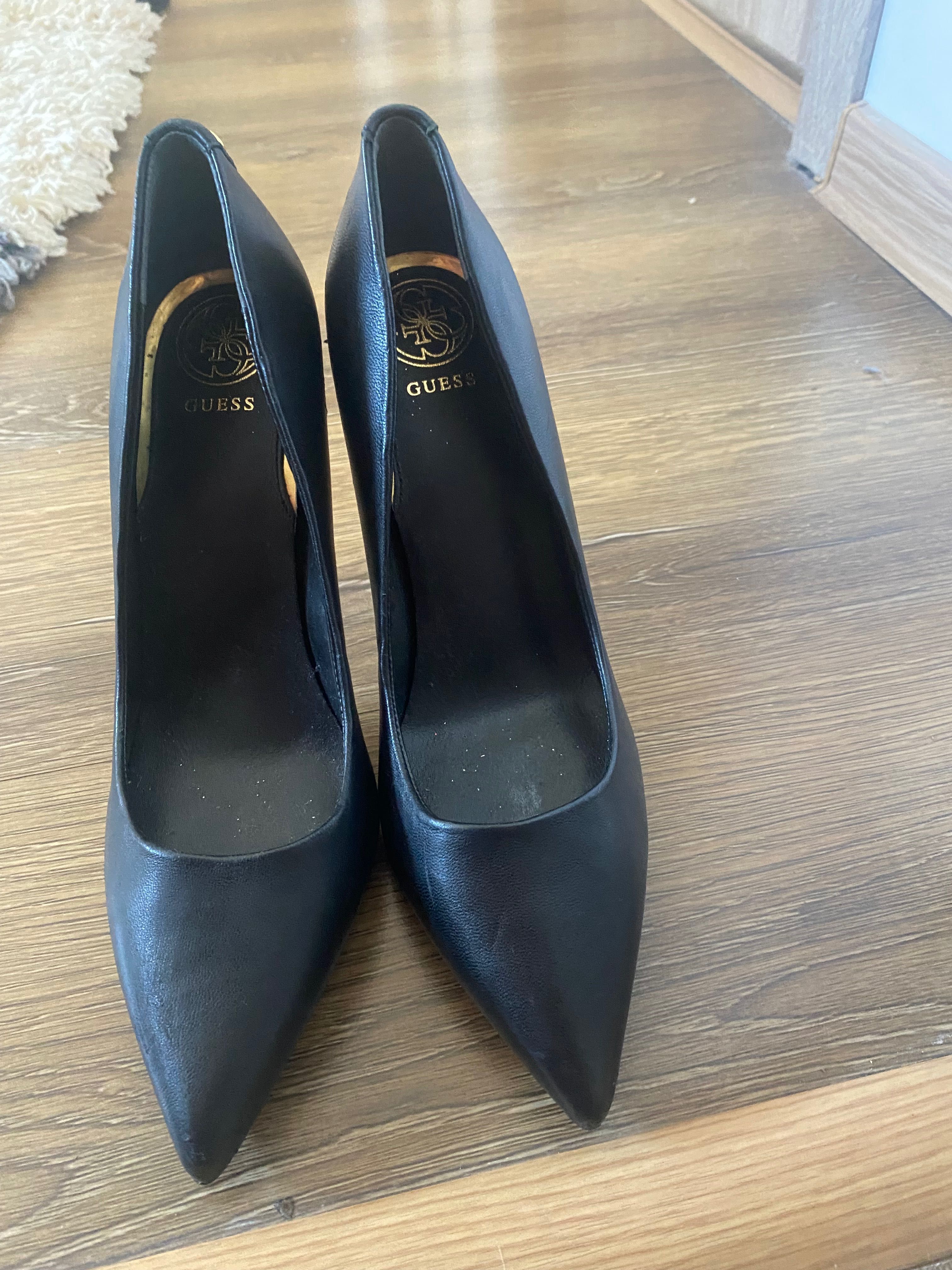 Pantofi stiletto Guess