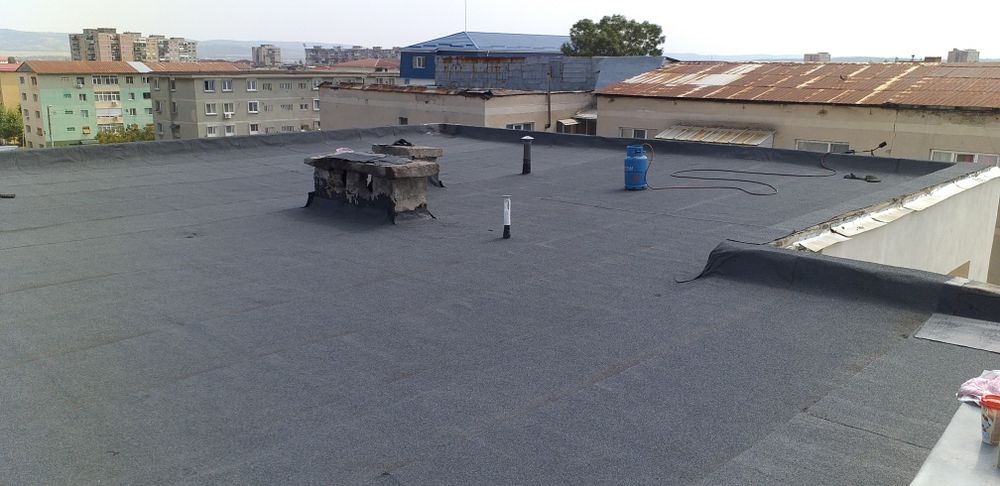 Construcții case, acoperisuri, termoizolatii și hidroizolatii