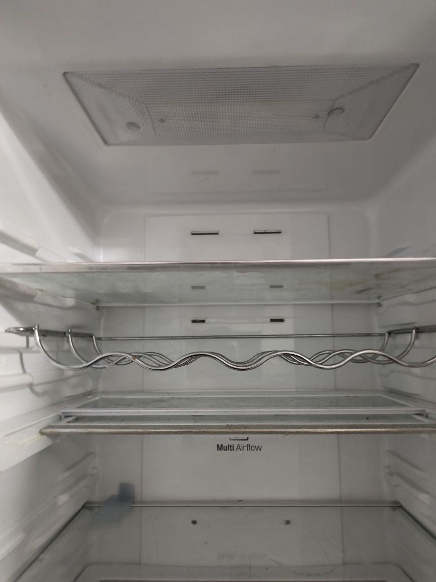 Холодильник LG  двухкамерный
