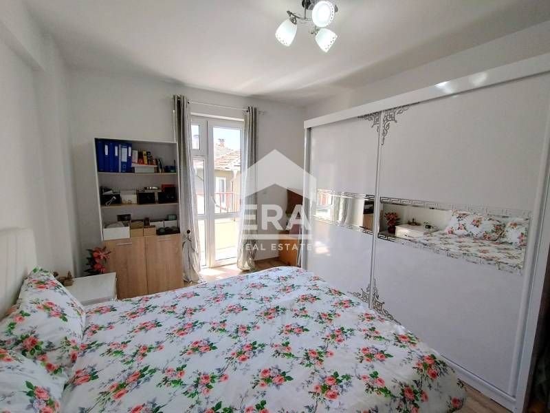 Продава просторен тристаен апартамент в Кърджали, кв. Студен кладенец