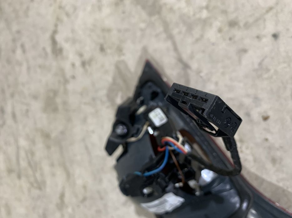 Stop stanga pe capota BMW Seria 4, F32, 2013, 2014, 2015, 2016, 2017, 2018, cod origine OE 63217296101