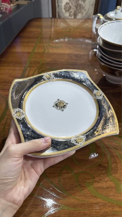 Комплект посуда сотилади . Холати зор. 12 персоналик