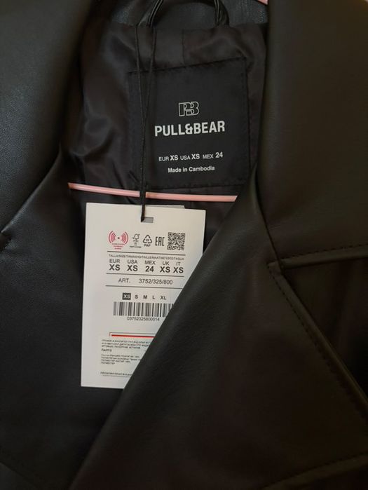 Черно кожено палто от PullBear