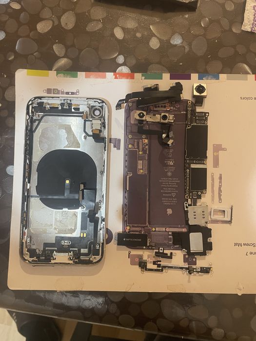 IPHONE XR 64 GB без ICLOUD бял на части