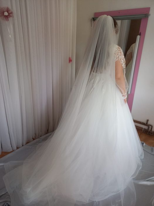 Rochie de mireasa elegantă