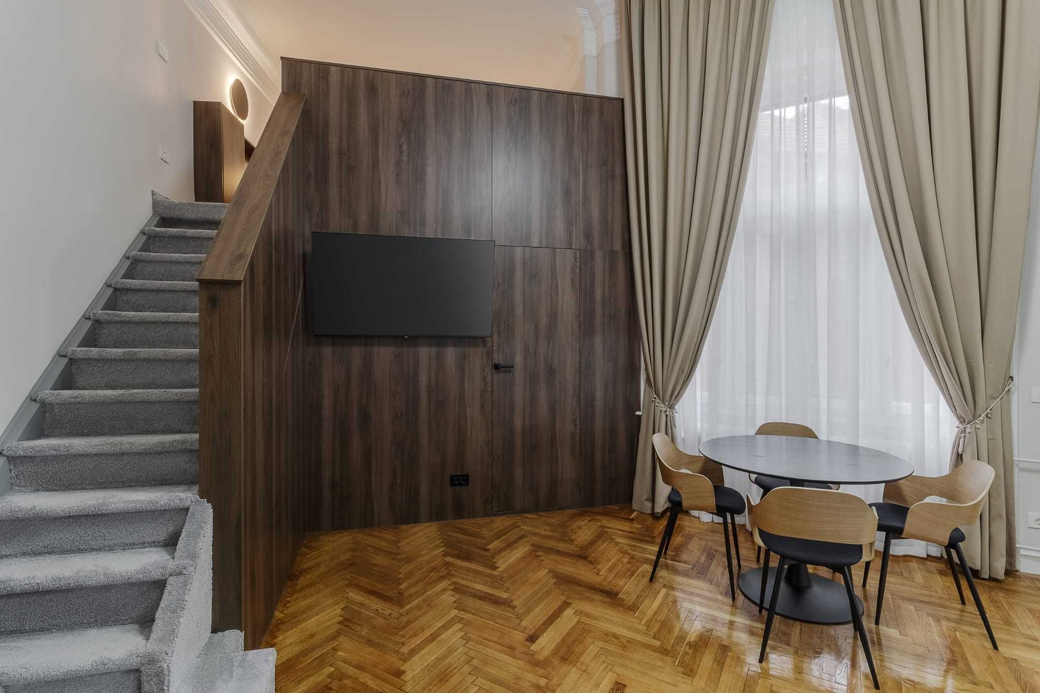 Apartament de inchiriat ultracentral - Palatul Apollo- complet renovat