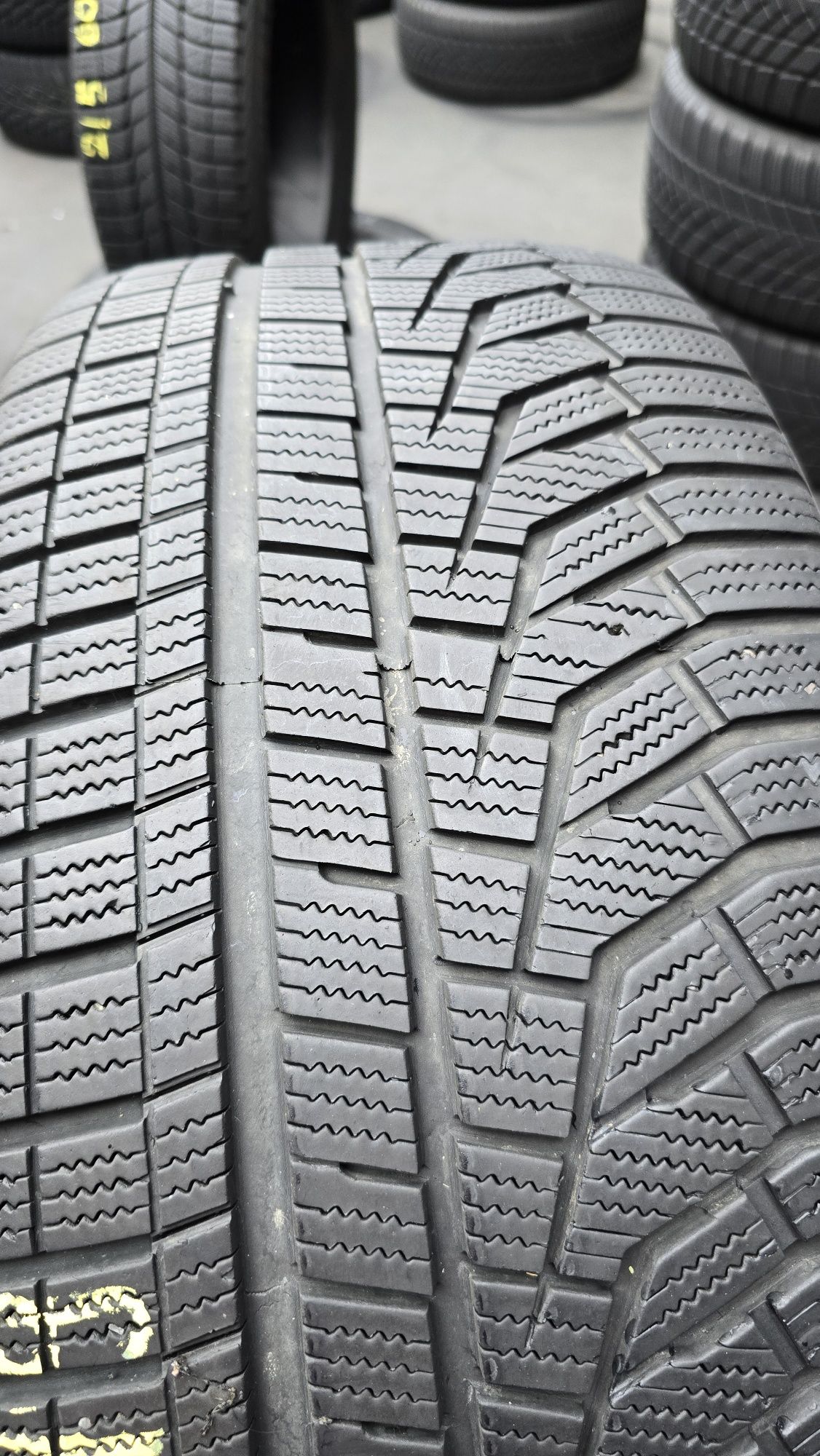 2 anvelope iarnă Hankook 255/45/19