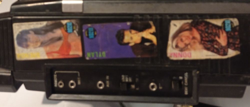 Vând/Schimb radiocasetofon marca SANYO.Radio ok,pe casetă doar bârâie.