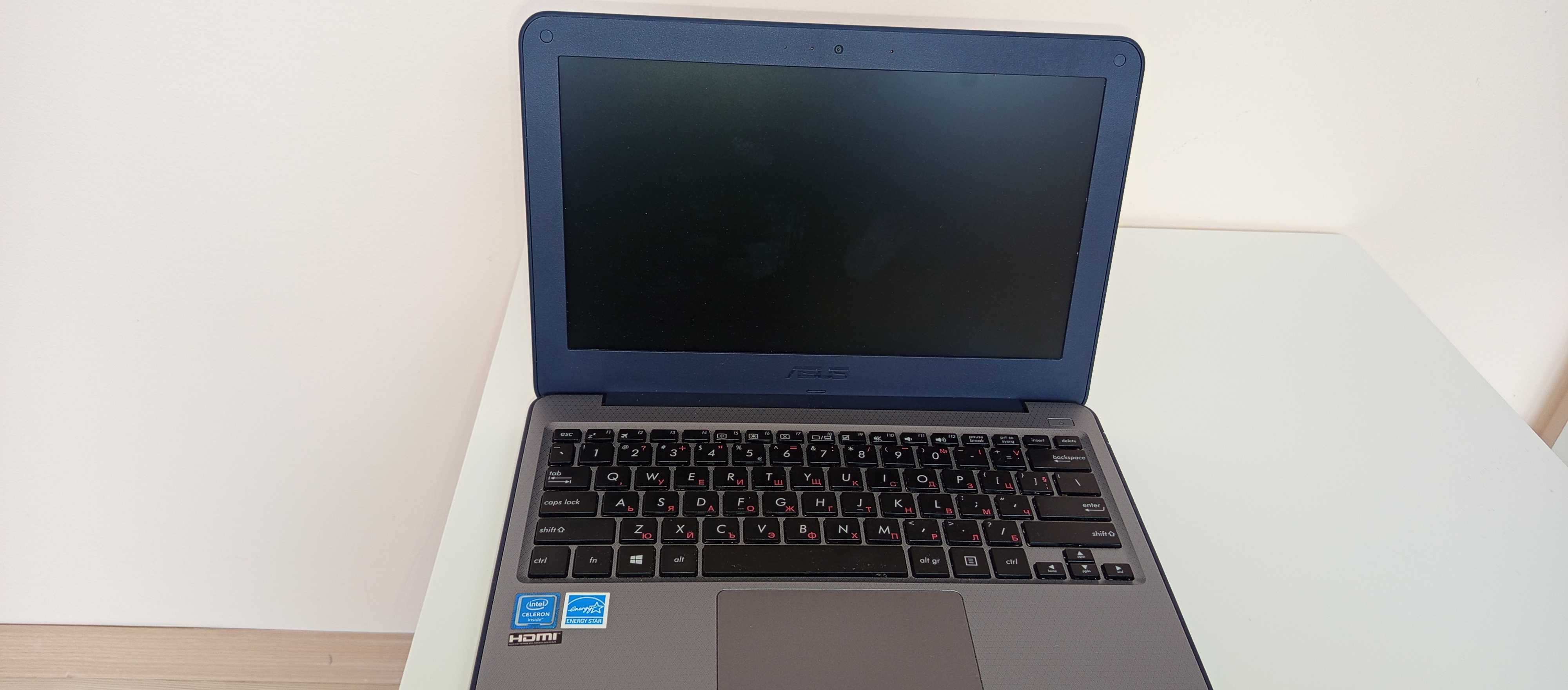 Лаптоп ASUS W202NA