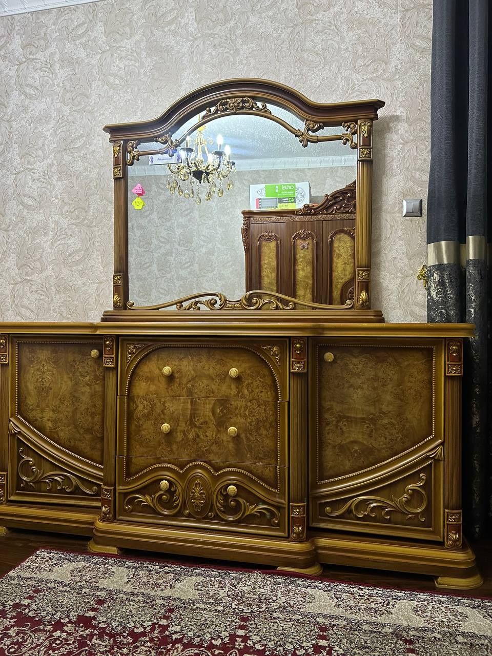 Продаётся мебель китайской