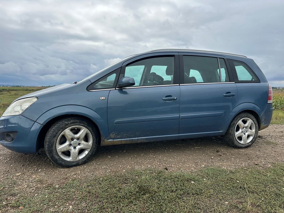 Dezmembrez opel zafira 1.7dci 2008