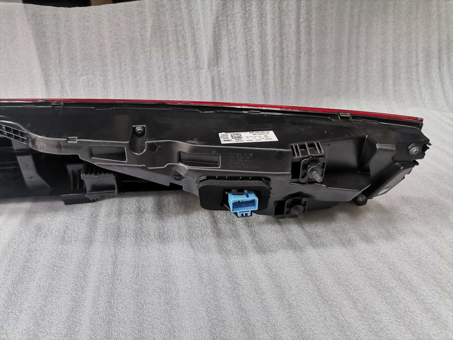 4M8945095AB Нов Carbon Централен Стоп Audi Q8 SQ8 RSQ8