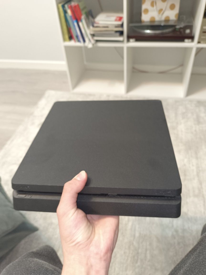 Ps4 slim 1tb продаю