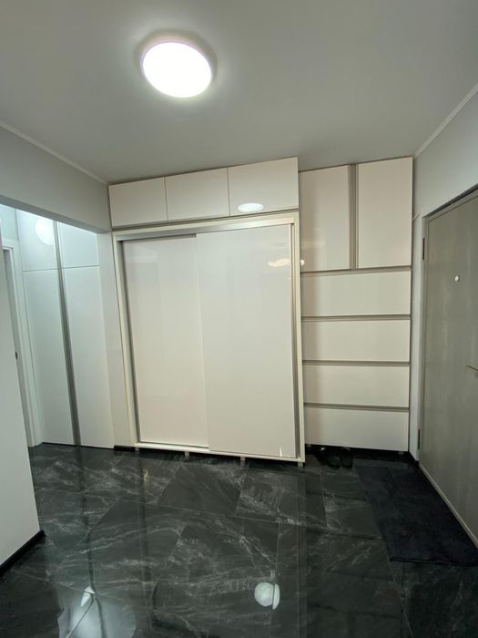 vand apartament mobilat si utilat !